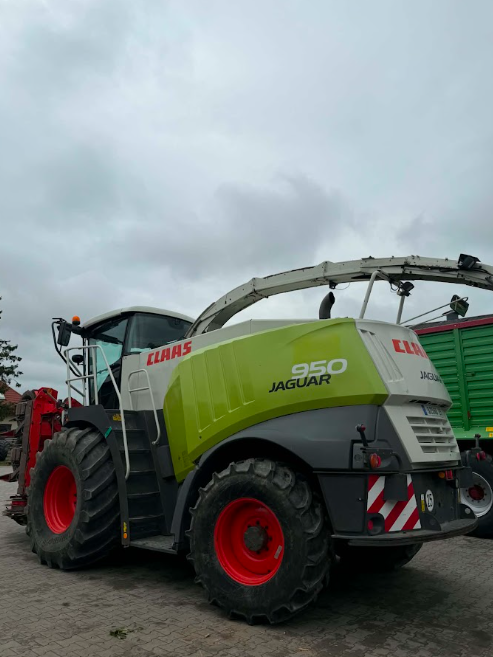 Nowość na naszym placu - sieczkarnia Claas Jaguar 950 wraz z Kemperem 375!