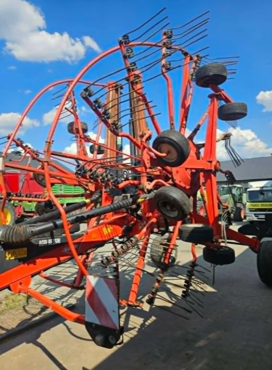 Zgrabiarka dwukaruzelowa KUHN 8731 - Prasa - foto 4